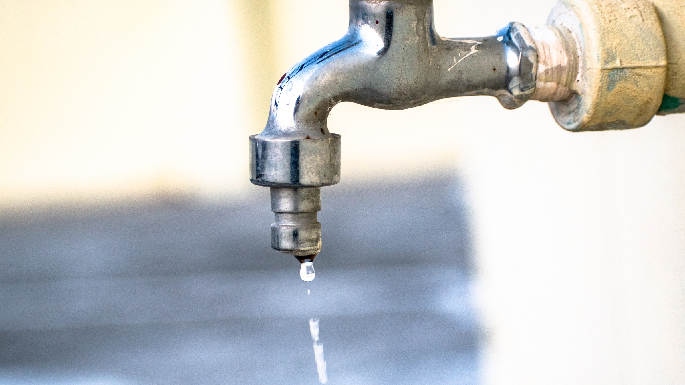 tap water faucet