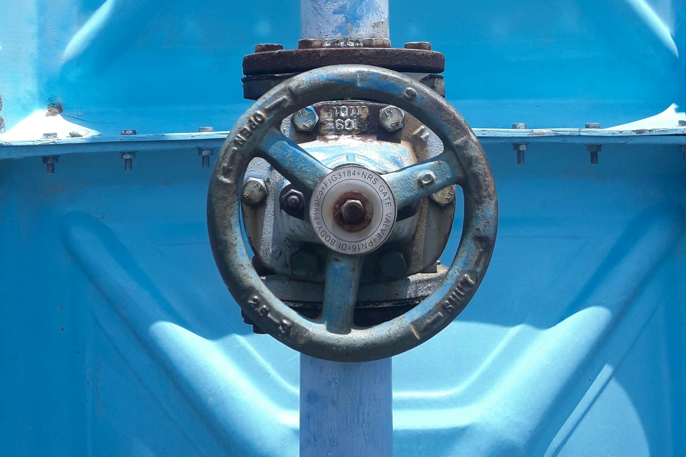 Pipe valve