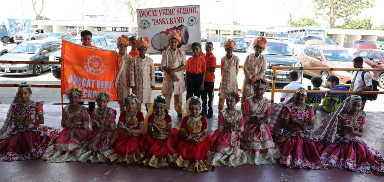 Avocat Vedic School tassa band