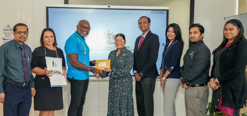 Grant presentation to DSFN