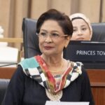 PM: police officers to remain in schools