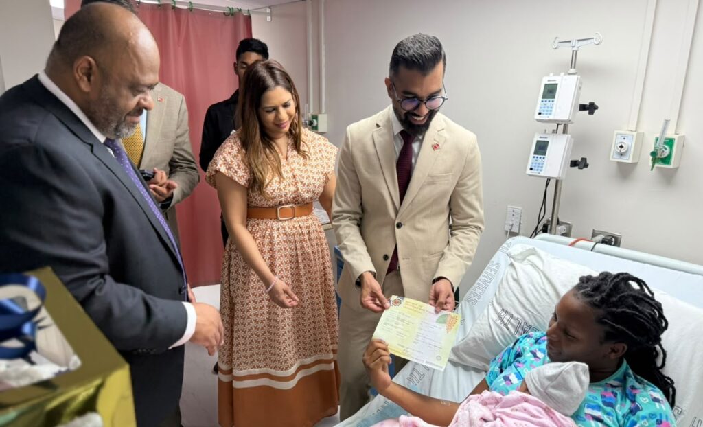 Minister Delivers Birthpaper